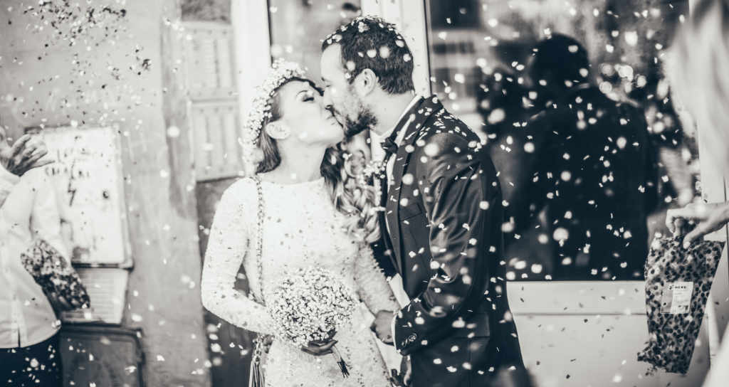 beso de novios en boda